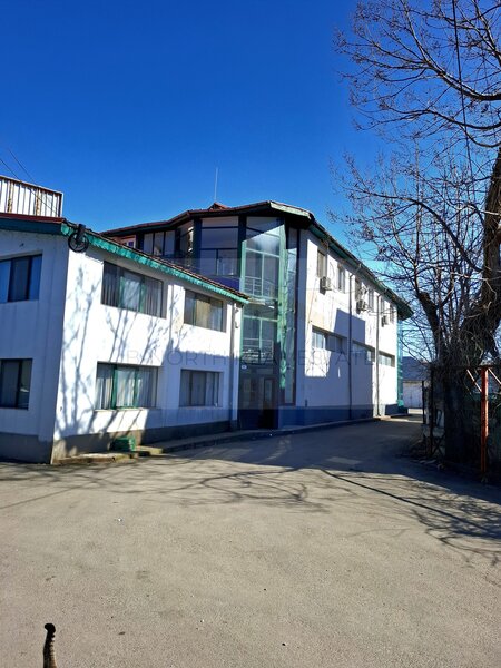 Pipera, depozit + cladire birouri + teren 3000 mp.